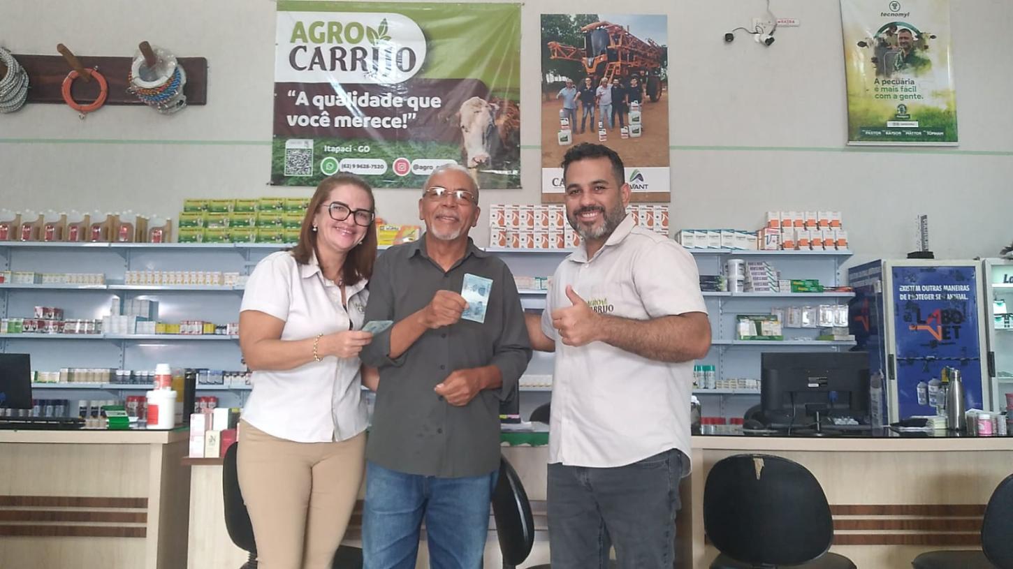 Agropecuária Carrijo leva o prêmio de R$2.500 da promoção compra premiada