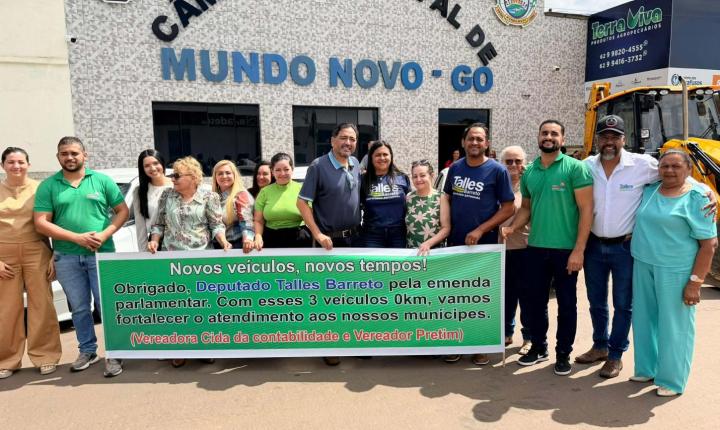 Talles Barreto vai a Mundo Novo para entrega de veículos