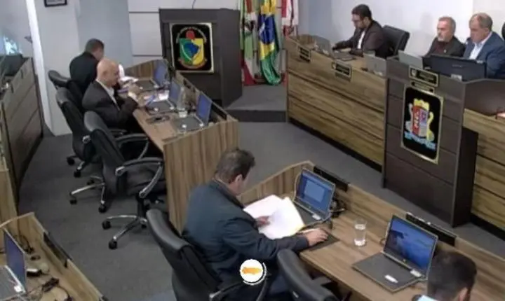 Vereadores aprovam aumento de R$ 760 no vale-alimentação e citam alta do café em SC